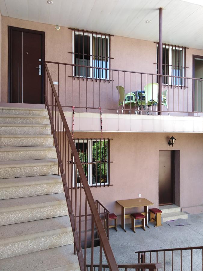 Rest Guest House เยเรวาน ภายนอก รูปภาพ
