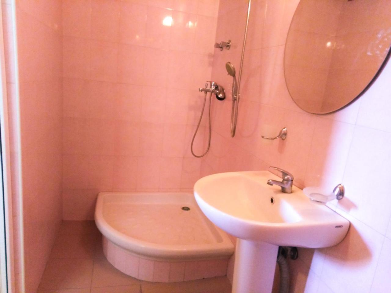 Rest Guest House เยเรวาน ภายนอก รูปภาพ