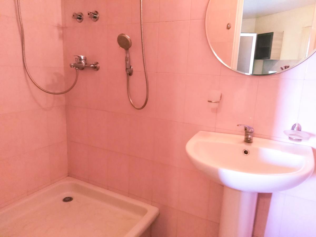 Rest Guest House เยเรวาน ภายนอก รูปภาพ