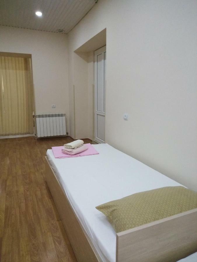 Rest Guest House เยเรวาน ภายนอก รูปภาพ