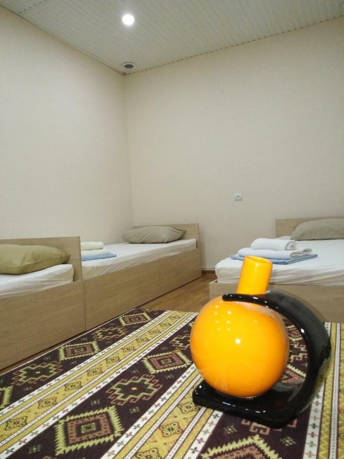 Rest Guest House เยเรวาน ภายนอก รูปภาพ